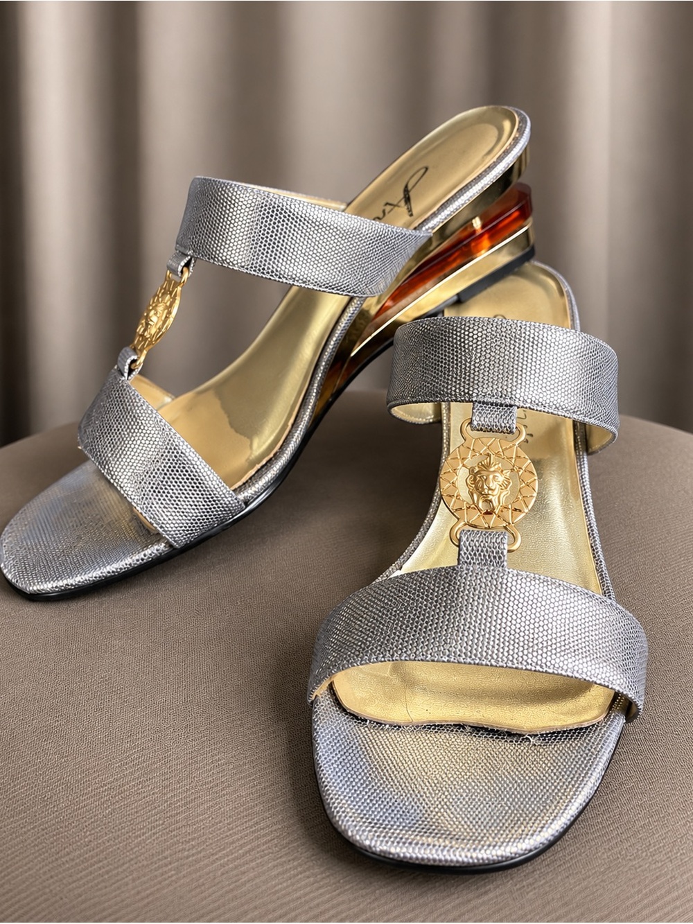 Vintage Annie Silver Lion Medallion Wedge Sandals 8.5M